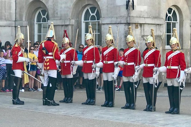 Private London Tours by Experienced Guide in New London Taxi - Exploring London in an Eco-Friendly Electric Taxi