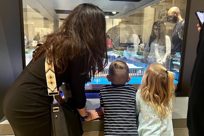 Private Louvre Tour in Paris for Kids and Families - Practical Details: Meeting Point and Tour Logistics