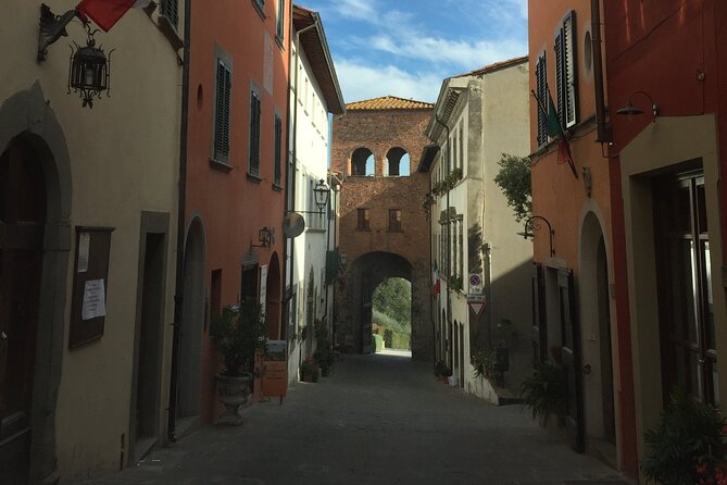 Private Lucca Wine Tour: 2 Wineries with Lunch - Key Points