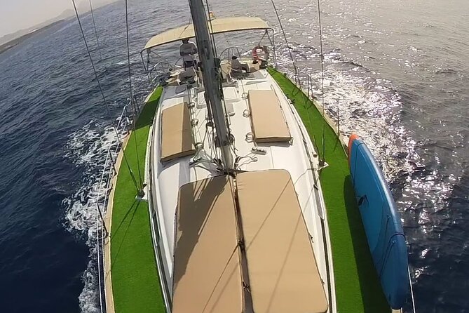 Private Luxury Boat Excursion Tour in Puerto Colon - Food and Drinks: A Tasty Addition to the Voyage