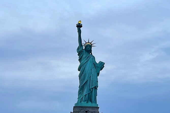 Private Luxury Daytime Boat Tour in New York City - 1 Hour - Viewing NYC’s Landmarks from the Water