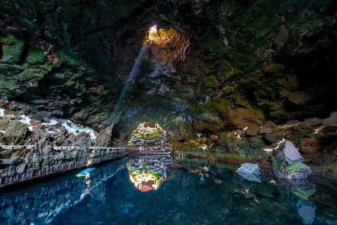 Private luxury Tour of Jameos del Agua and Cueva de los Verdes in Lanzarote - Origins of Lanzarote’s Lava Tunnels: Jameos del Agua