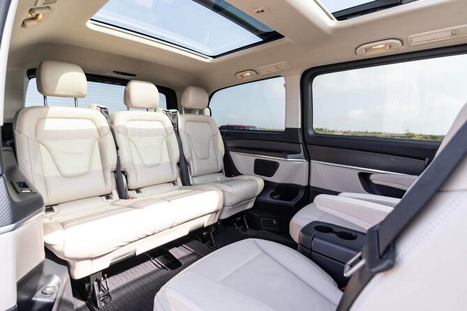 Private luxury transfer from Edinburgh Airport to Edinburgh - Smooth Arrival with Private Luxury Transfer from Edinburgh Airport to City Center