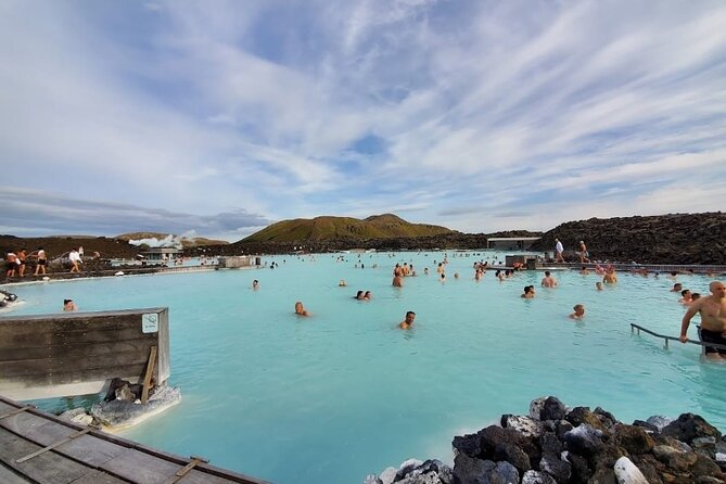 Private Luxury Transfer from Reykjavik to Blue Lagoon - Stay Connected with Onboard Wi-Fi