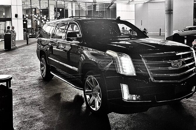 Private Luxury Transportation between Denver and Denver Airport - Booking and Flexibility for Your Schedule