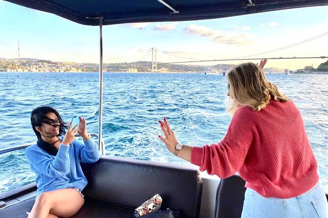 Private Luxury Yacht Cruise in Istanbul Bosphorus - Rumeli Fortress and the European Shoreline