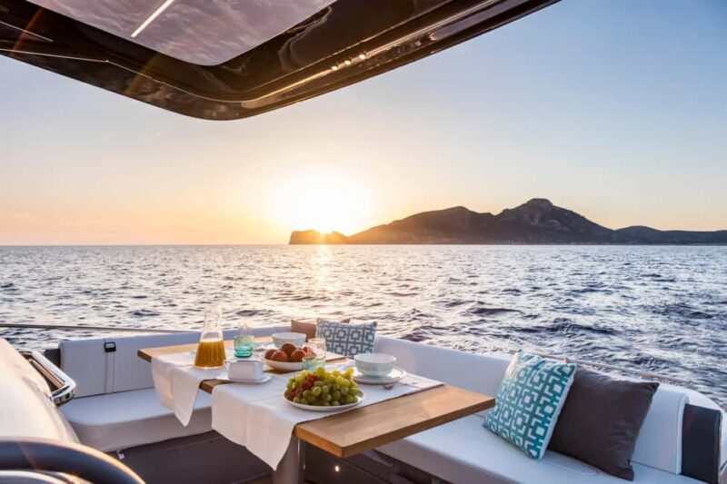 Private Luxury Yacht Tour in Lisbon with Local Guide - Enjoy Lisbon in Style with a Private Luxury Yacht Tour