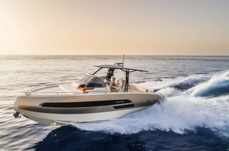 Private Luxury Yacht Tour in Lisbon with Local Guide - Key Points