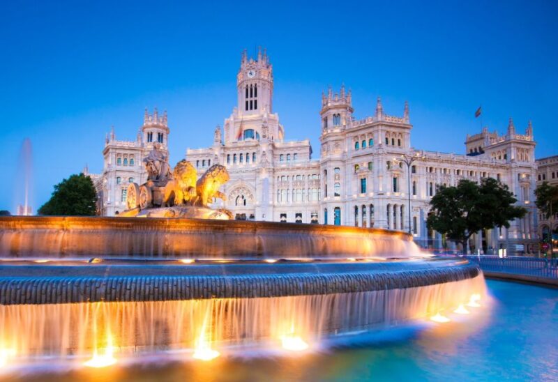 Private Madrid Highlights Walking Tour - Walking Along Madrid’s Main Boulevard: Gran Vía
