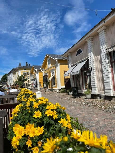 Private Medieval Porvoo by Car from Helsinki - Chocolate Tasting and Local Artisans at Brunberg