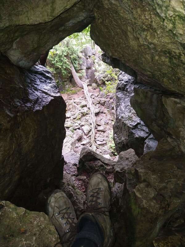 Private Metcalfe/Duncan Caves Hike-Collingwood/Blue Mountain - Midway Waterfall and Relaxing Lunch Break