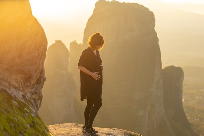Private Meteora Photo Shoot with a Professional Photographer - Key Points