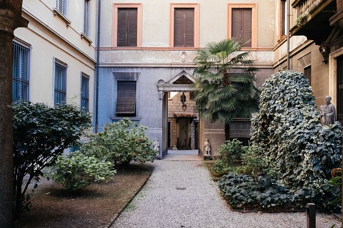 Private Milan Street Photography Walking Tour with an Artist - Practical Details: Meeting Point, Duration, and Accessibility