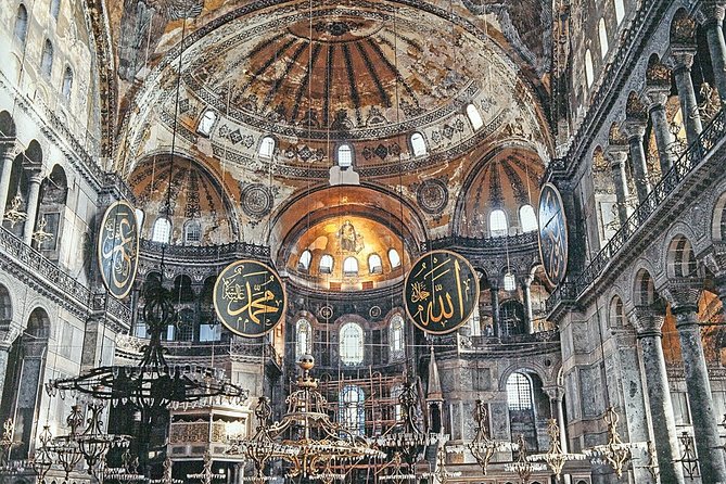 Private & Mini Group Istanbul 7 hours Tour with TRAM. Save time - Visiting the Blue Mosque’s Architectural Grandeur