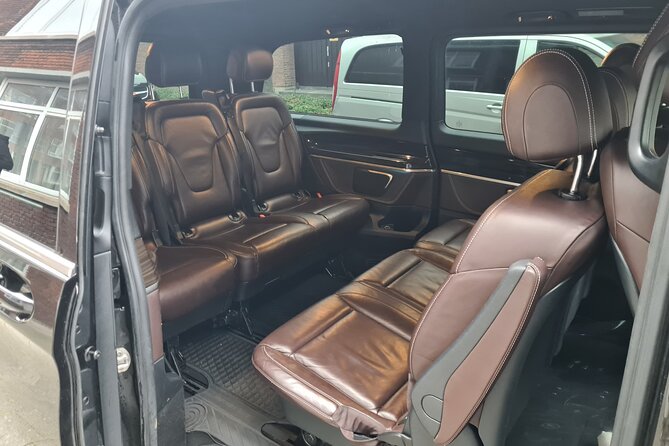 Private Minivan transfer to Rotterdam - Seamless, On-Time Service with Clear Communication