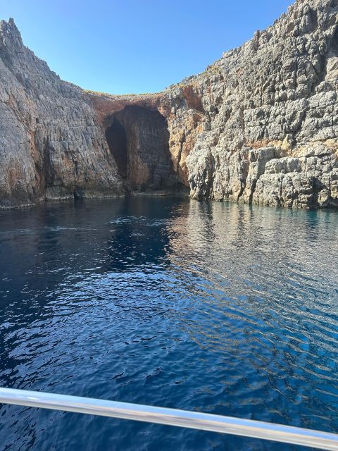 Private Motor Boat Cruise, Snorkelling,Swimming,Fishing - The Vessel: Comfort and Safety on the Beneteau Flyer 850 Sun Deck