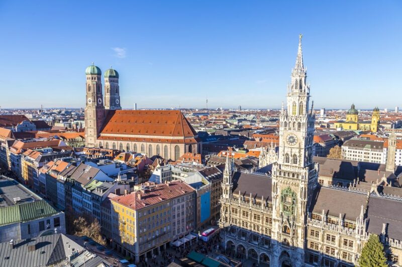 Private Munich Old Town and Historical City Walking Tour - Exploring the Marienplatz and City Hall
