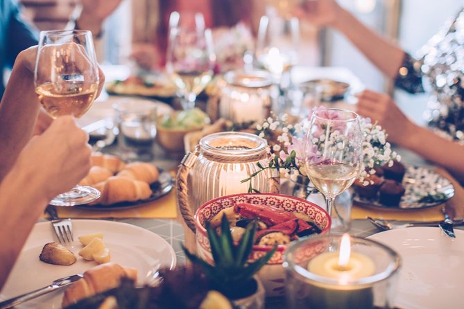 PRIVATE Munich Perfect Night Out Dining and Cocktail Tour - Customizable - How the Tour Starts at Viktualienmarkt with a Welcome Drink