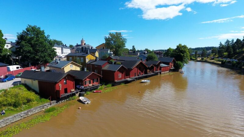 Private National Park and Porvoo Old Town tour from Helsinki - Visiting the Historic Porvoo Old Town