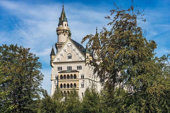 Private Neuschwanstein Tour, Skip The Line-Ticket & Bavarian Meal - Starting the Day with Private Pickup and Comfortable Transport