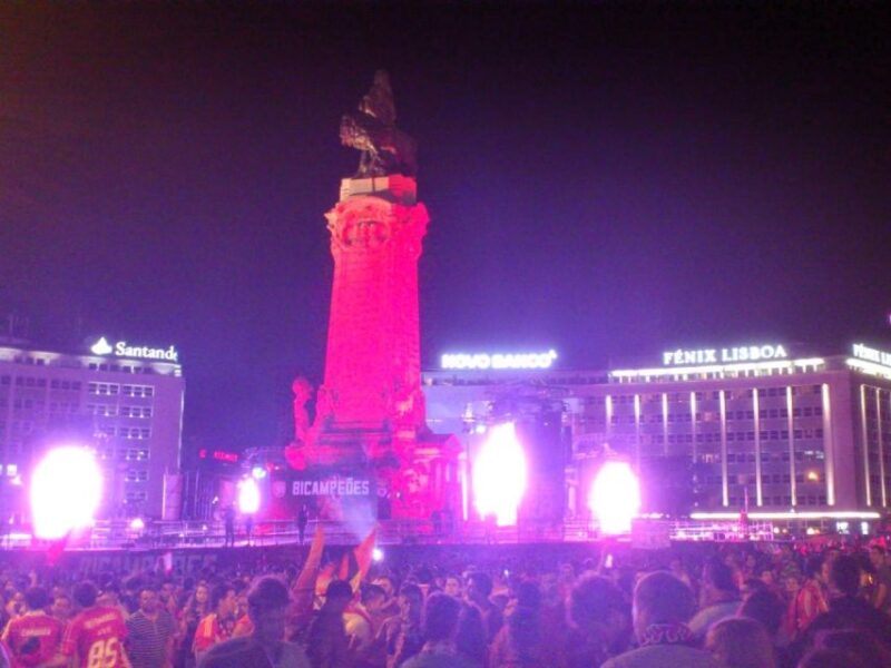 Private night tour, authentic Fado show & Portuguese dinner - Key Points