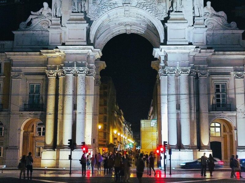 Private night tour, authentic Fado show & Portuguese dinner - The Journey through Lisbon’s Neighborhoods