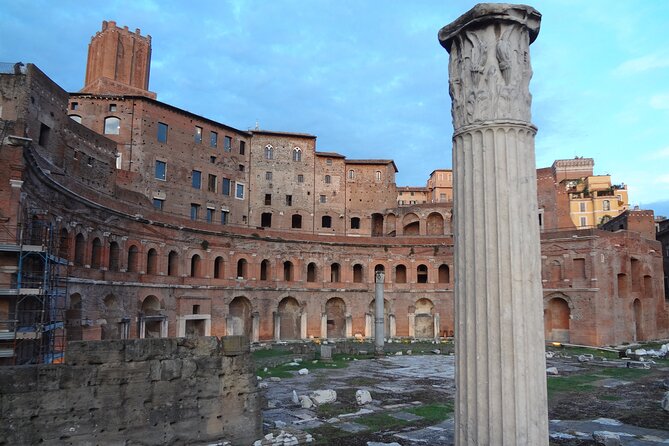 Private Night Tour of Rome Colosseum Forum and Famous Sites - Practical Details and Booking