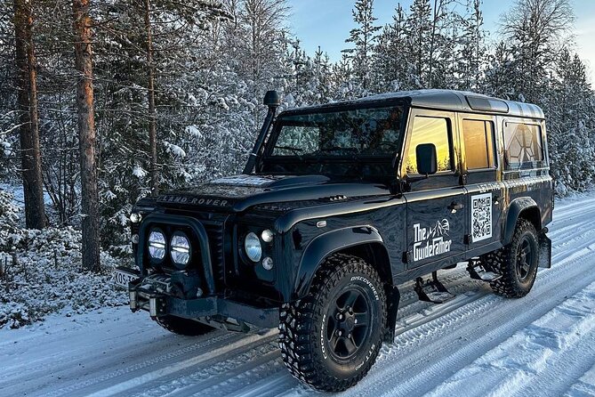 PRIVATE Northern Light Adventure by VIP Car and Snow Scooters - Viewing Experience and Photo Opportunities