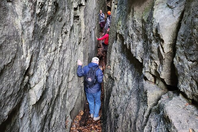 Private Nottawasaga Bluffs Caves Hiking Tour,Collingwood/Creemore - Key Points