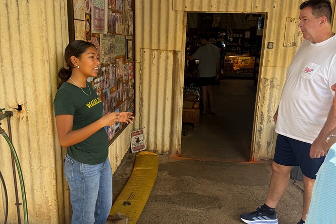 Private O'ahu Island Tour Waimea Waterfalls and Local Delights - Tasting Local Nuts at North Shore Macadamia Nut Company