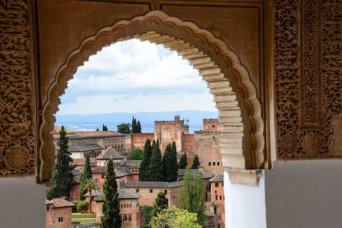 Private official tour guide for visit to Alhambra in Granada from Cordoba Hotel - Luxury Transport from Cordoba to Granada