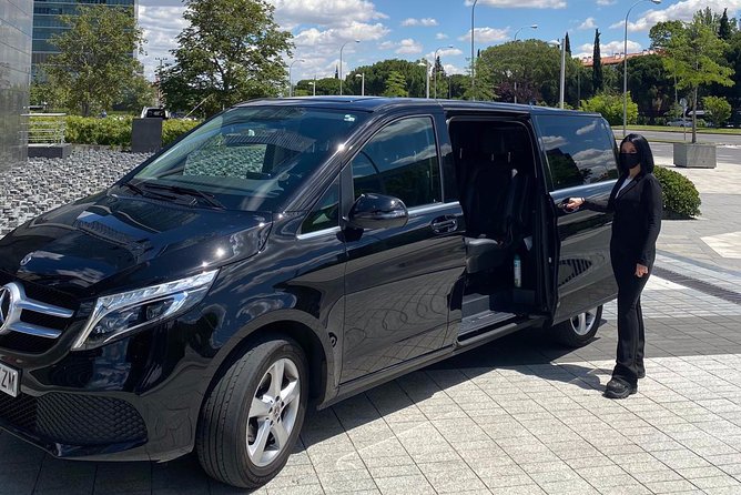 Private official tour guide for visit to Alhambra in Granada from Cordoba Hotel - Limitations and Practical Details