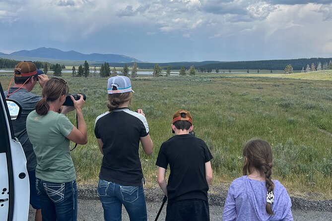 Private Old Faithful, Grand Prismatic, & Canyon Safari - Exploring Yellowstone’s Waterfalls and Canyon Views