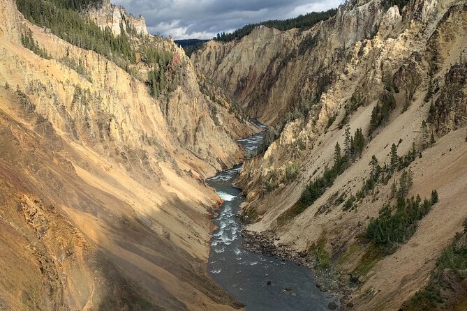 Private Old Faithful, Grand Prismatic, & Canyon Safari - The Comforts of a Luxury Private Tour