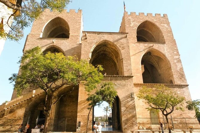 Private Old Town Golden Age Valencia Tour - Vibrant Atmosphere at Mercado Central