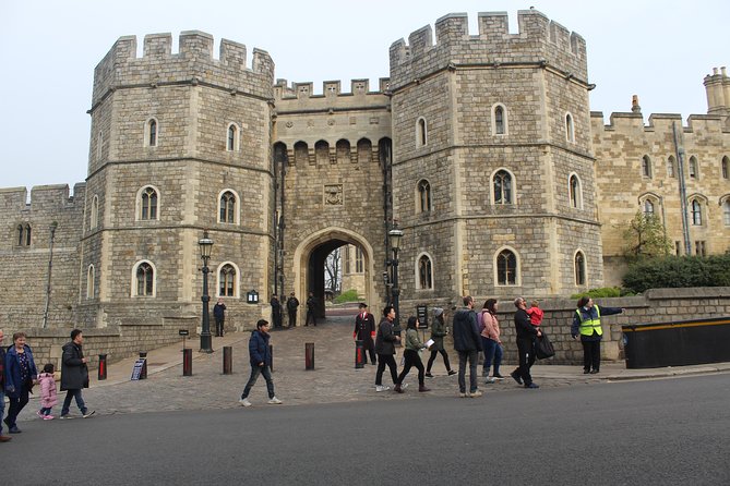 Private One Way or Round Trip Transfer : London to Windsor Castle or LEGOLAND - Managing Timing and Waiting Charges