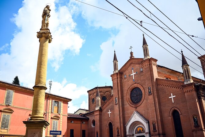 Private or semi-private tour of the historic center of Bologna - The Fountain of Neptune: Bologna’s Second Symbol