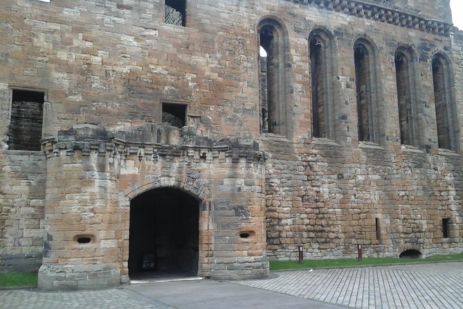 Private Outlander Tour from Edinburgh - The Historic Walls of Linlithgow Palace and Wentworth Prison