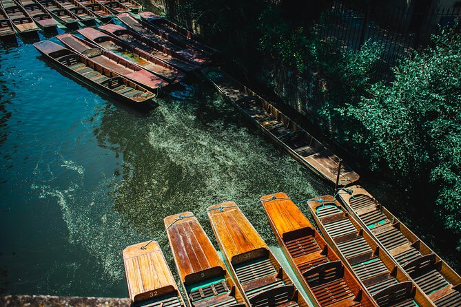 Private | Oxford University Punting Tour - Starting Point at Magdalen Bridge Boathouse