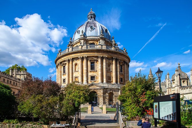 Private Oxford Walking Tour With University Alumni Guide - Logistics: Meeting, Duration, and Accessibility
