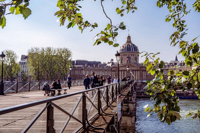Private Paris City Tour and shopping in La Vallée Village - Exploring Iconic Cultural Sites: Louvre and Notre Dame
