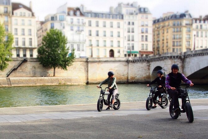 Private Paris electric bike ride with video - The Guide: Friendly, Knowledgeable, and Personal