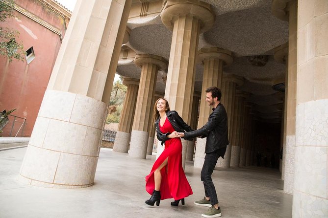PRIVATE Park Güell Photoshoot Skip the line - Explore Barcelona’s Iconic Gaudí Landmark with a Personal Photoshoot