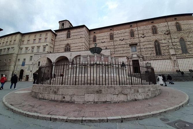 Private Perugia Walking Tour with official guide - Walking Through Perugia’s Trendy Main Streets