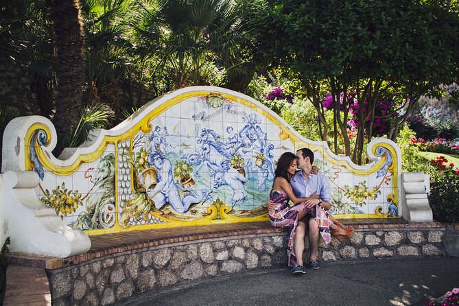Private photo experience on Capri - Visiting the Gardens of Augustus with the Faraglioni Backdrop