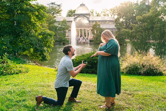 Private Photo Session Tour for Couples in Madrid - Ending at Sabatini Gardens for Peaceful Photos