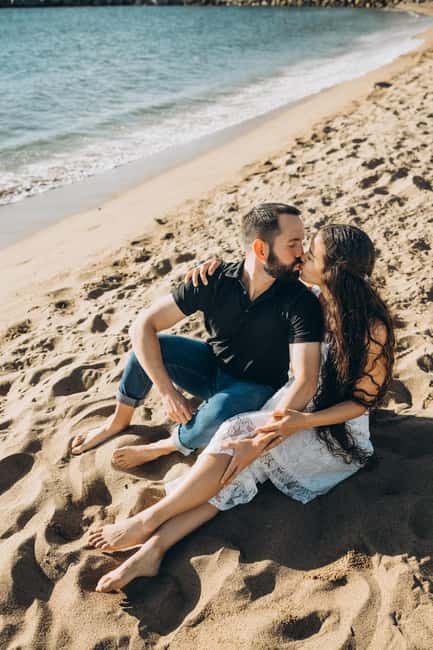 Private Photo Shoot at Brussels Iconic & Hidden Gems - The Choice of Locations: Famous Landmarks and Hidden Corners