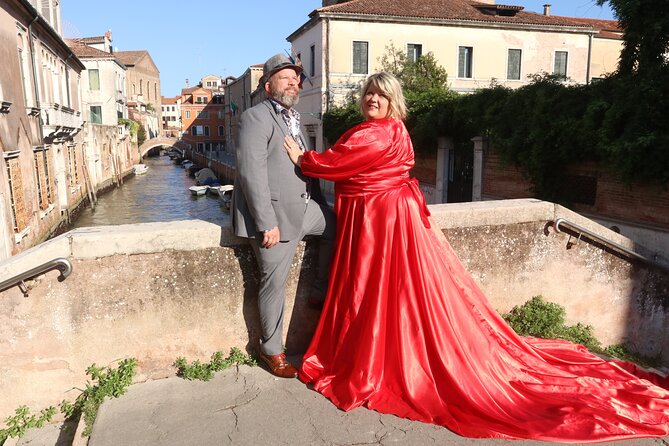 Private Photo Shoot in the Heart of Venice - Crossing the Conzafelzi Bridge to Campo Santa Maria Formosa