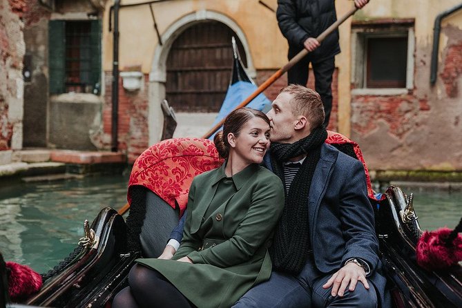 Private Photo Shoot in Venice with Gondola Ride - The Details of the Tour Duration and Booking Needs