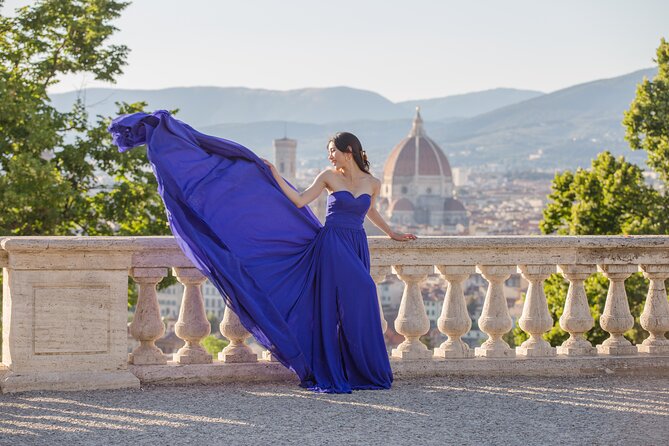 Private Photo Shooting walking Tour with a local around Florence - Photo Previews and Final Deliverables